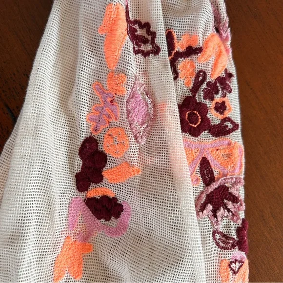Gorgeous Oversized Pale Pink/Cream Graphic with Embroidery. - Picture 2 of 8